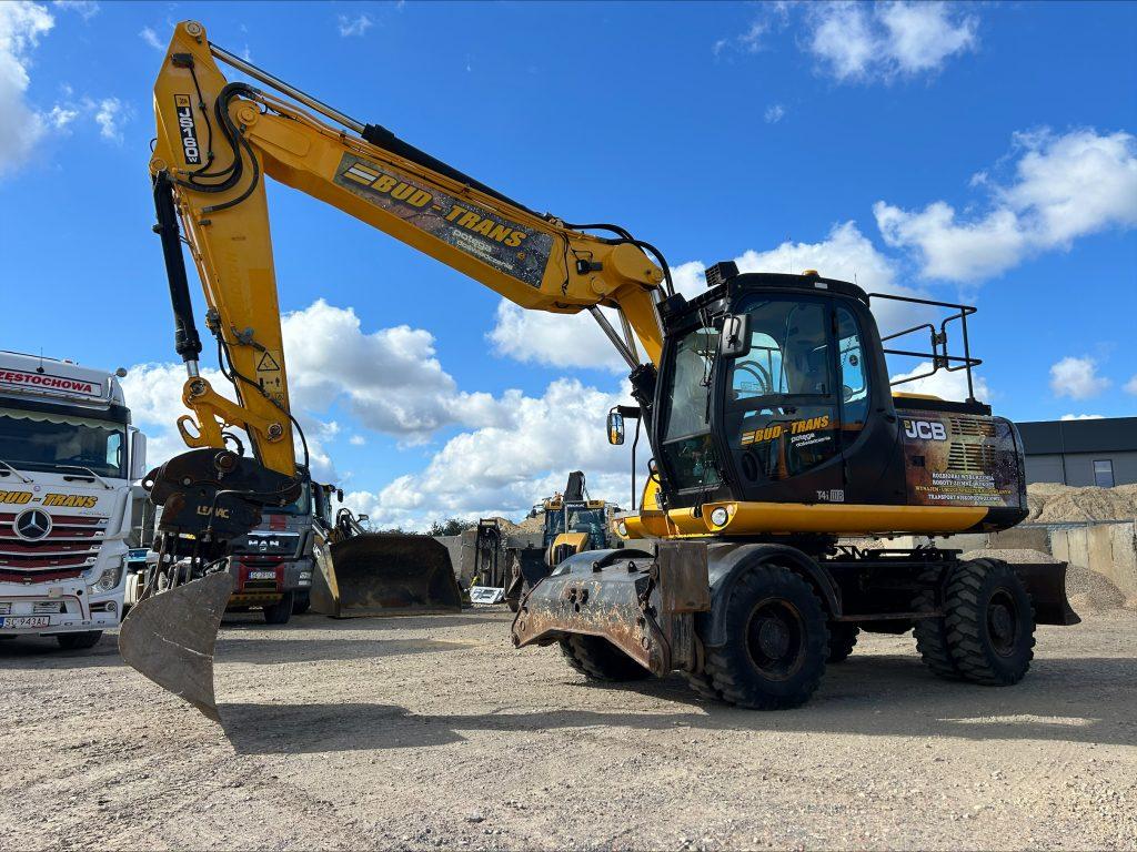 Ładowarka kołowa JCB na budowie